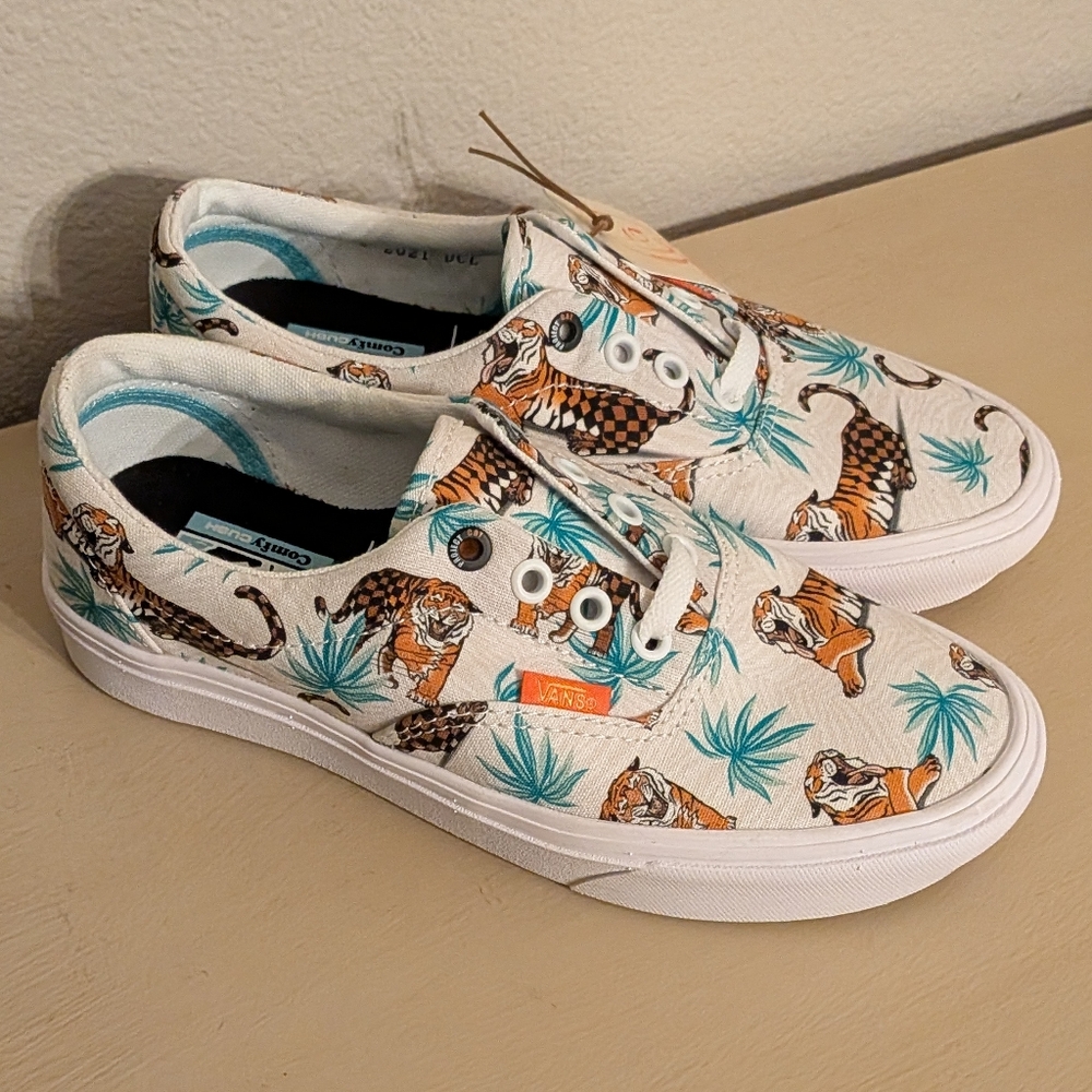 Women’s Vans Discovery Channel x ComfyCush Era Project Cat Tiger White Chalk 6